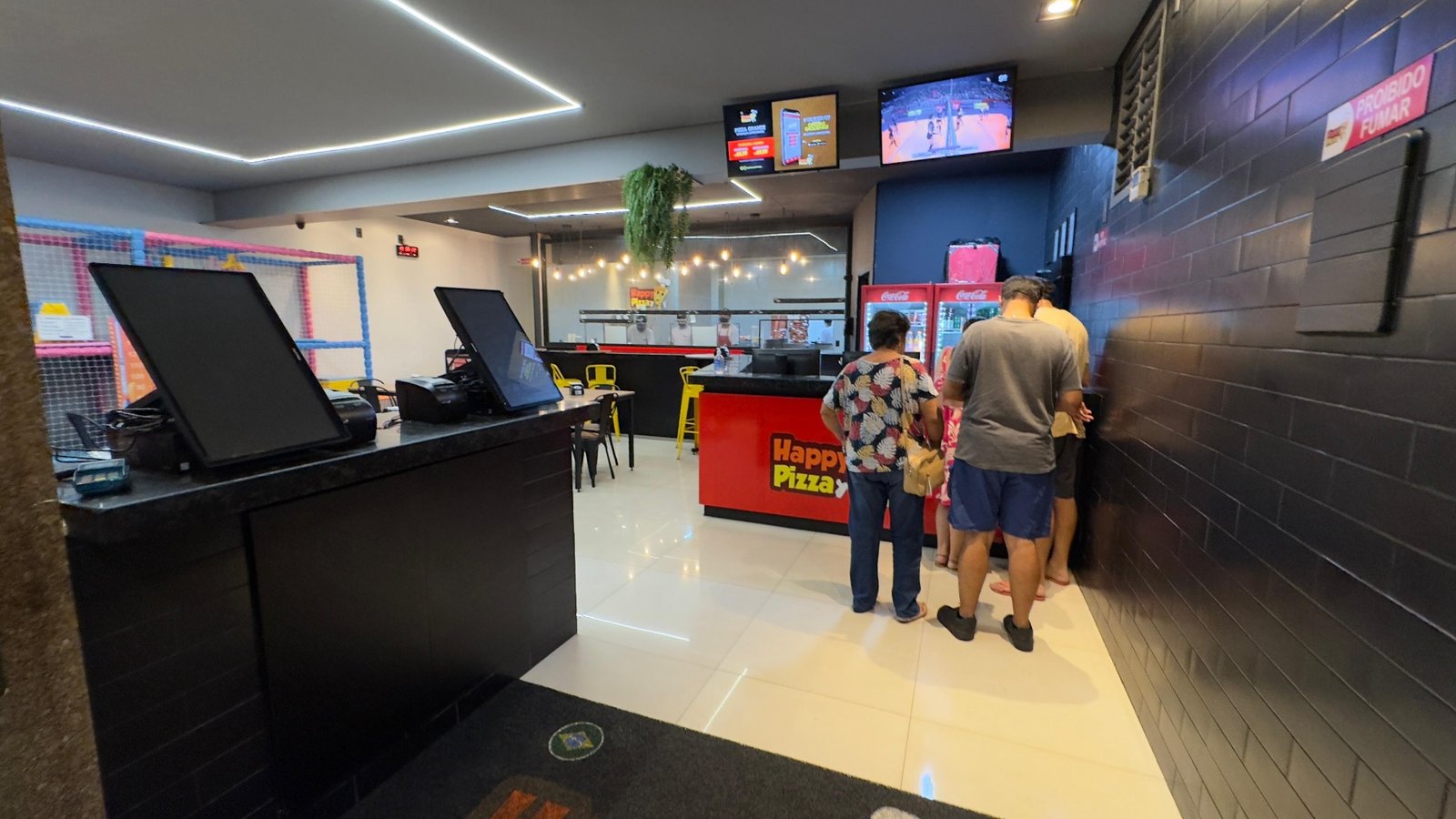 Caixa e atendimento Happy Pizza